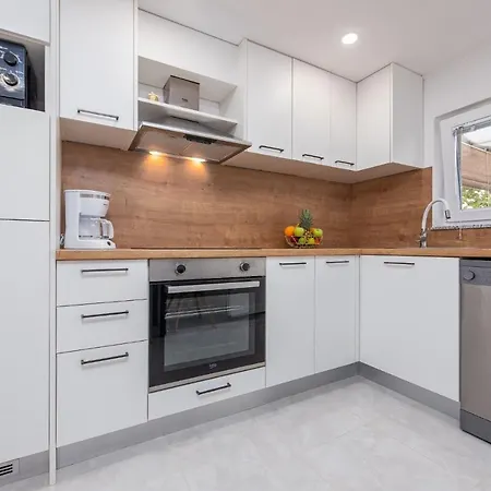 Belleza With Private Jacuzzi Daire