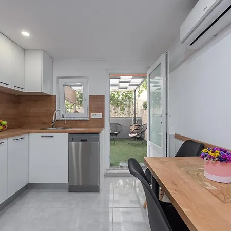Belleza With Private Jacuzzi Apartment