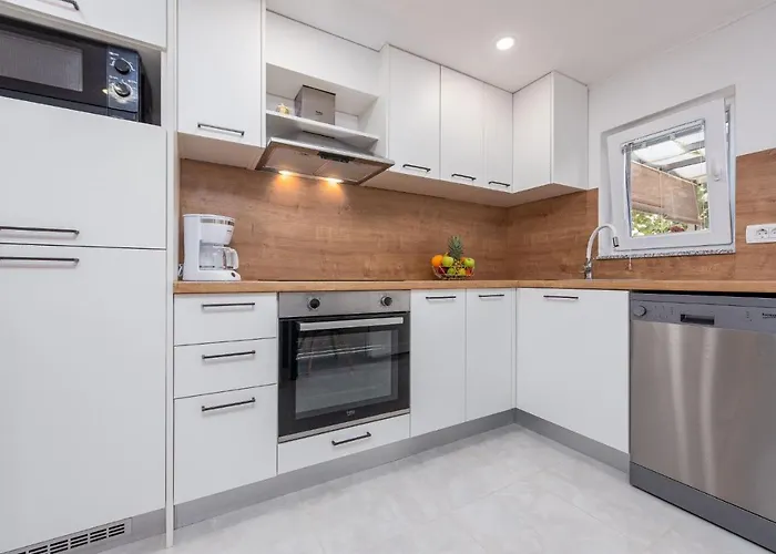 Belleza With Private Jacuzzi דירה