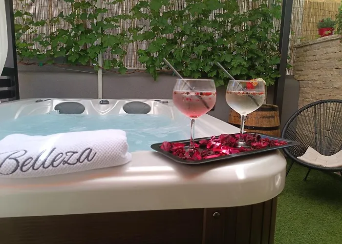 Belleza With Private Jacuzzi דירה *